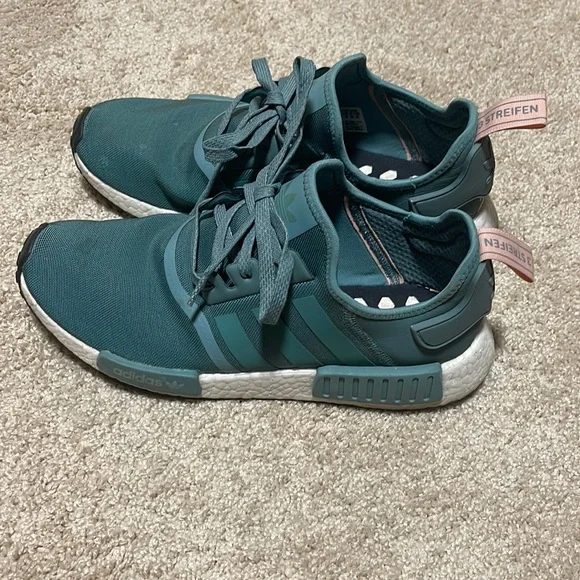 adidas gazelle silver green womens Adidas NMD R2 Primeknit White Black main image 0